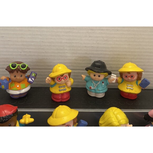 Vintage Fisher Price Little People Early 2000's Mixed Figures Lot Of 11 - Picture 3 of 13